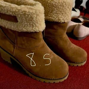 Women’s brown/tan faux suede boots with the fur…